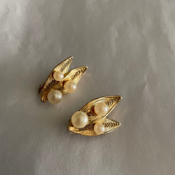 COROCRAFT Clip Earrings Gold Tone Metal Faux Pearls Vintage Art Deco Costume - Picture 1 of 9
